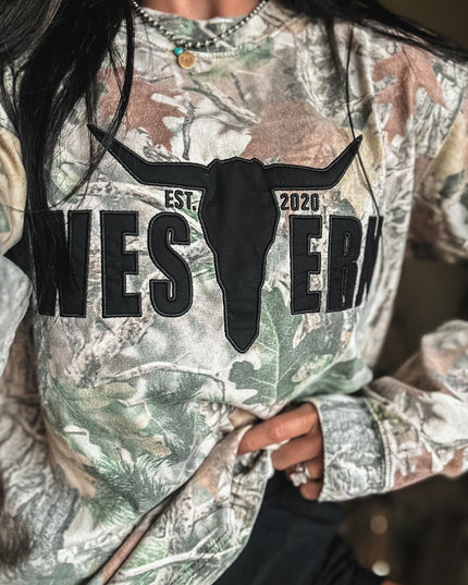 Black Applique Brand Logo Longsleeve - Crips Woods Camo