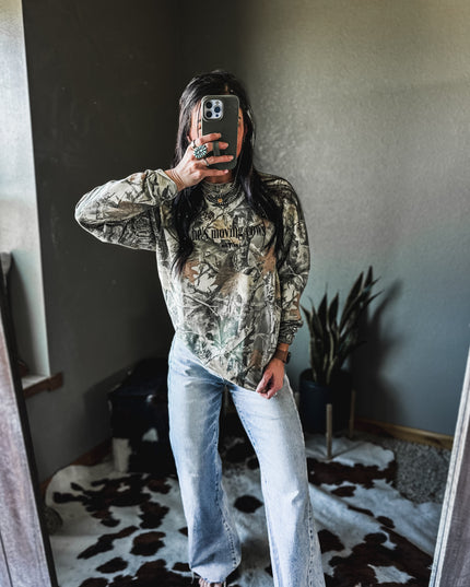 He's Moving Cows Longsleeve - Crisp Woods Camo