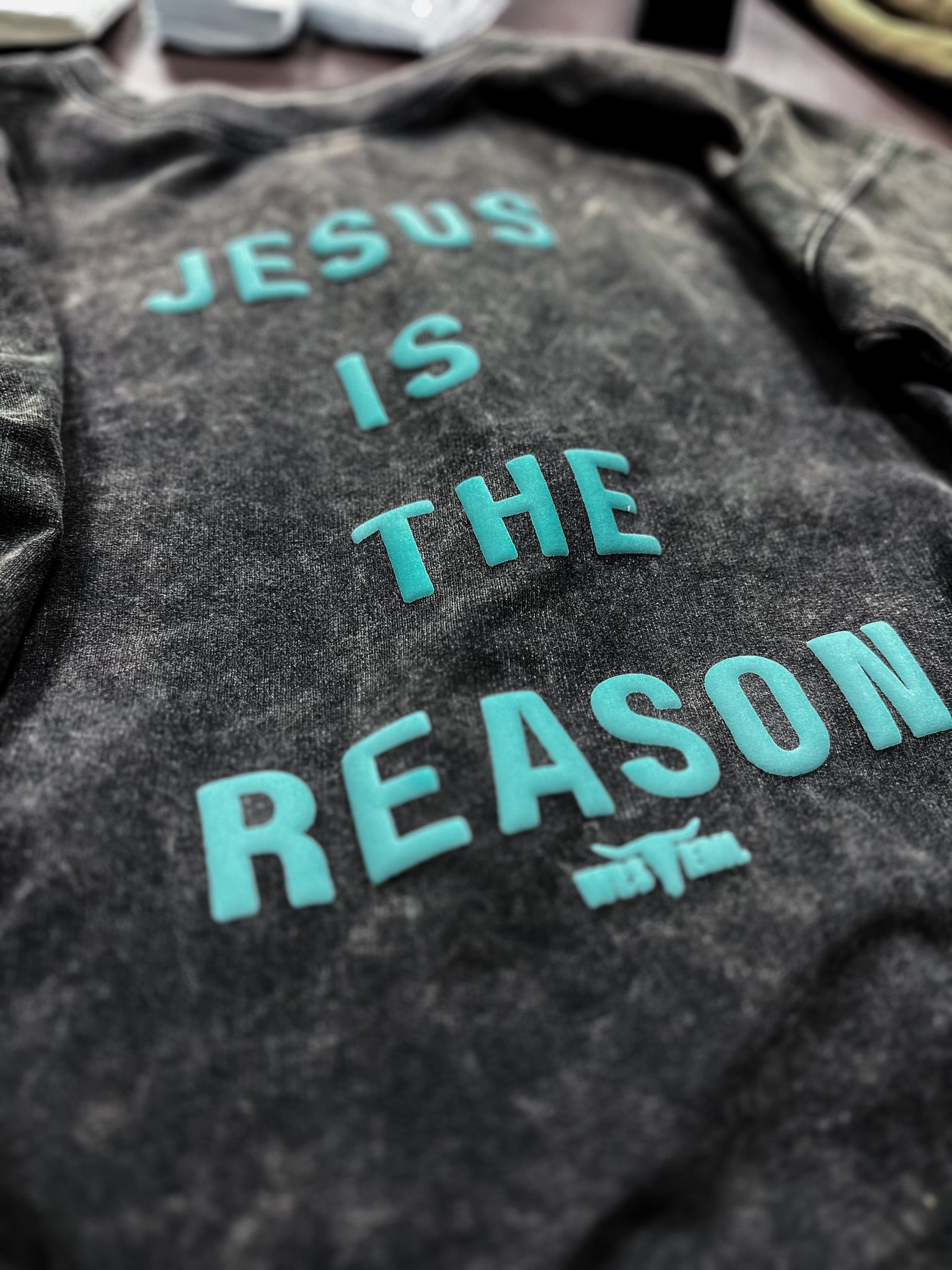 THE REASON [Seafoam Puff] Raw Hem Boxy T - Mineral Black