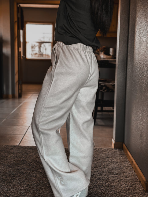 The Busy Felt Sweats - Cream